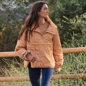Pippa Packable Pullover Puffer. Size small. Color classic camel.